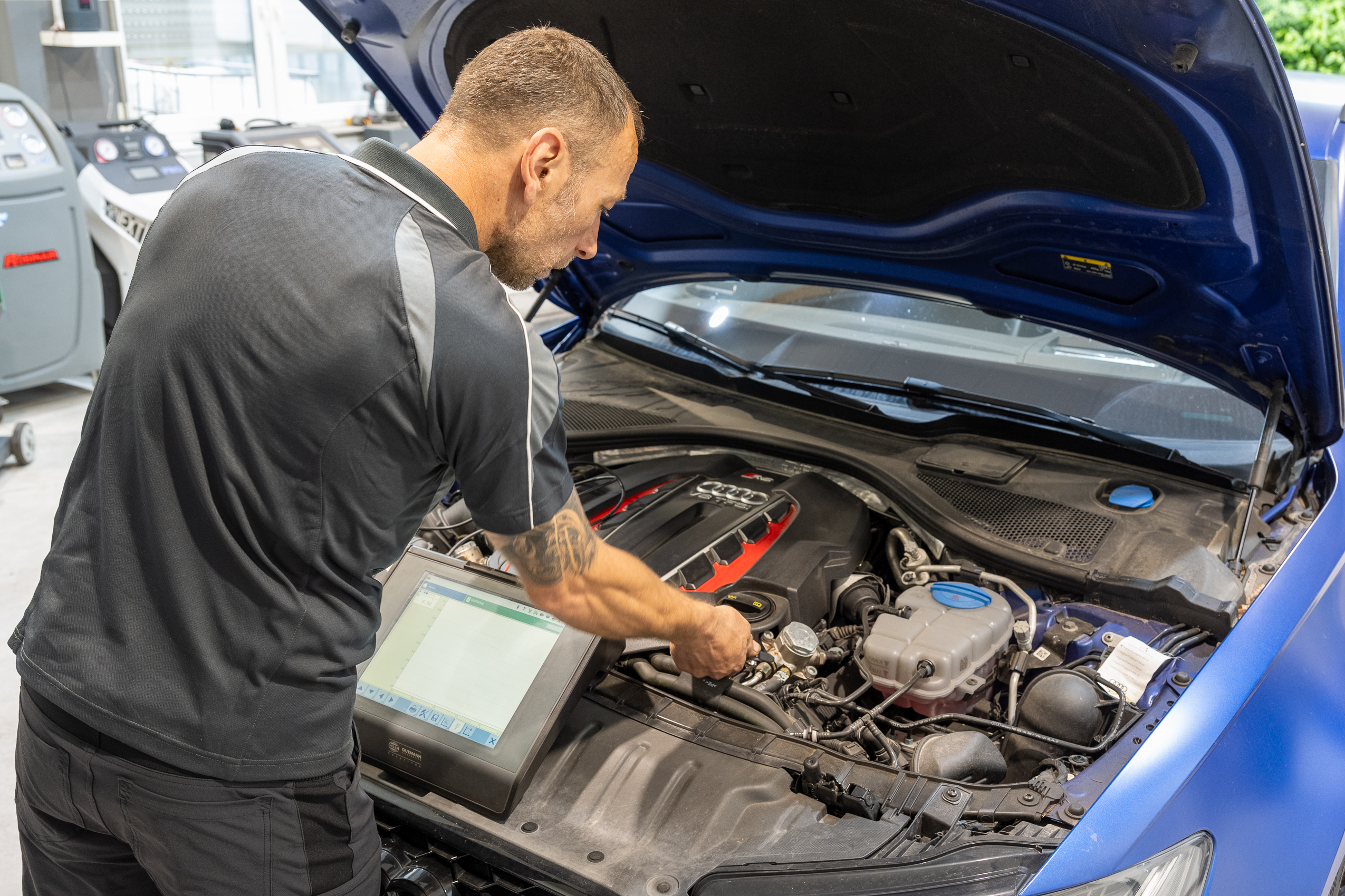 KFZ Inspektion und Reparatur eines Fahrzeuges